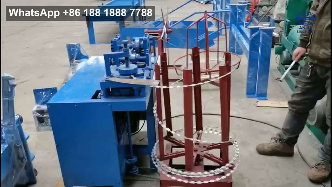 Скрутка и намотка колючей ленты
