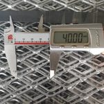 Измерение ромбовидной ячейки просечно-вытяжной сетки штангенциркулем -40.00 мм
